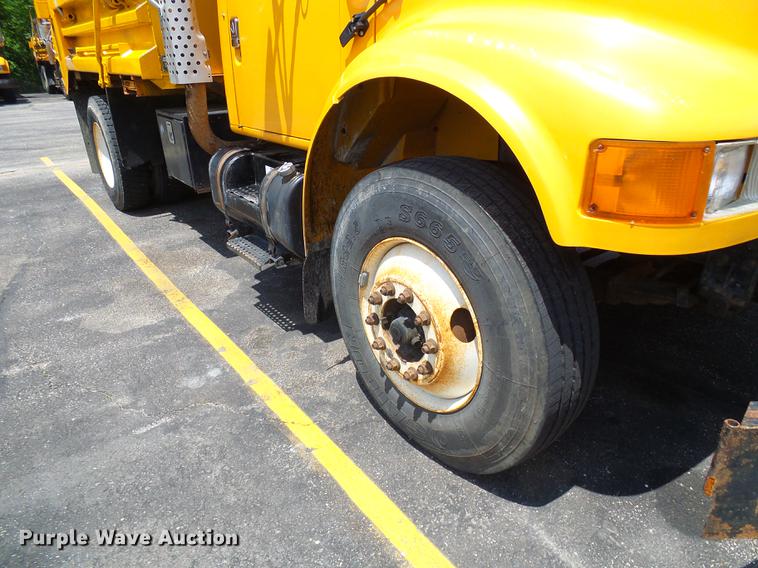 image for item DB2172 2001 International 4900 dump truck