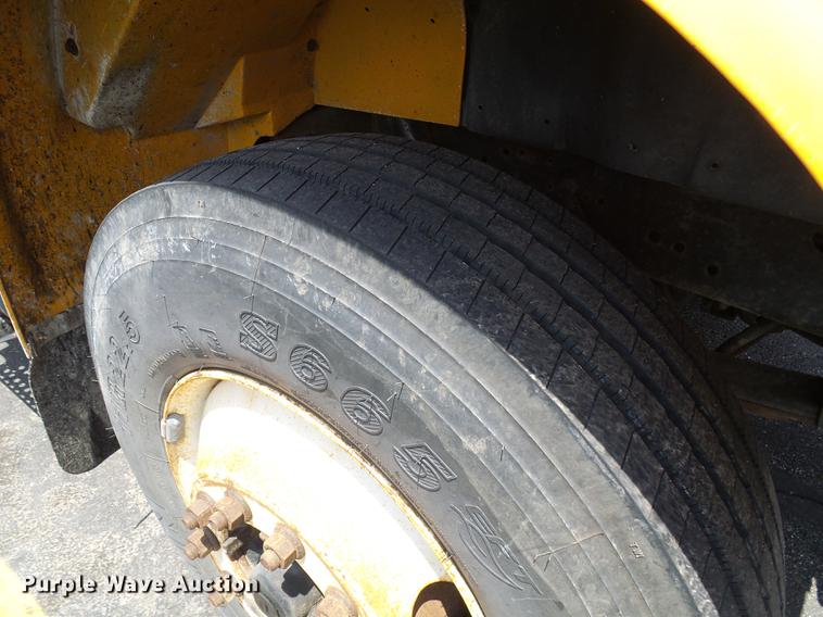 image for item DB2172 2001 International 4900 dump truck