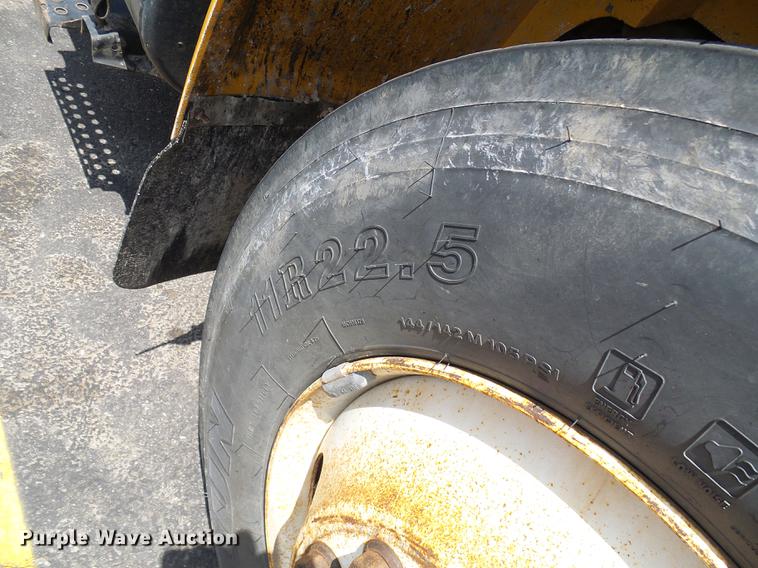 image for item DB2172 2001 International 4900 dump truck