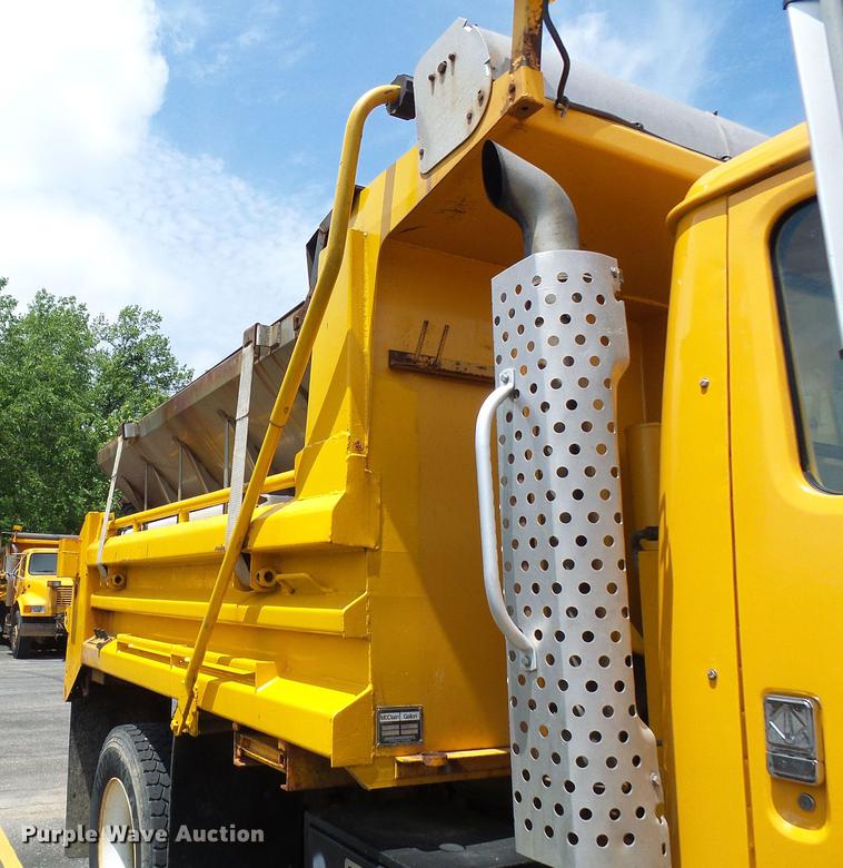 image for item DB2172 2001 International 4900 dump truck