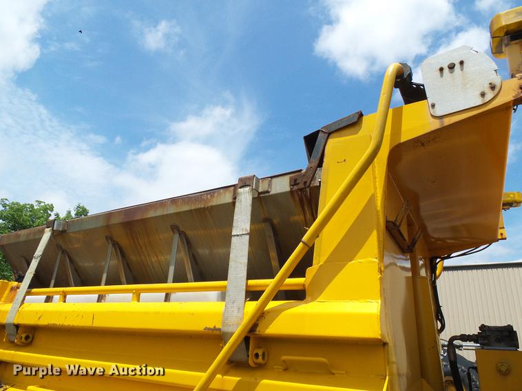 image for item DB2172 2001 International 4900 dump truck