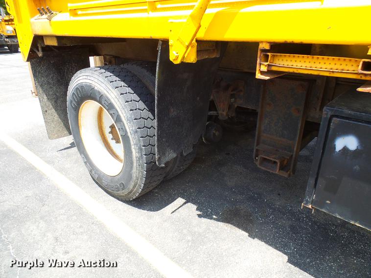 image for item DB2172 2001 International 4900 dump truck