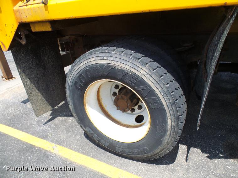 image for item DB2172 2001 International 4900 dump truck