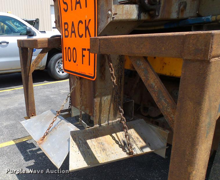 image for item DB2172 2001 International 4900 dump truck