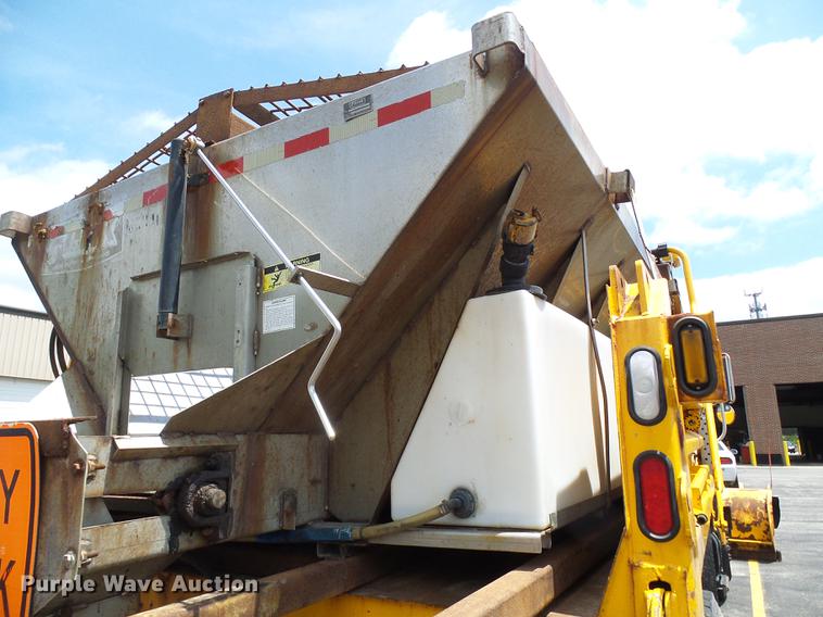 image for item DB2172 2001 International 4900 dump truck