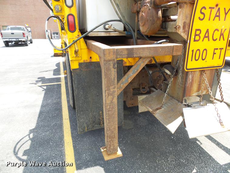 image for item DB2172 2001 International 4900 dump truck