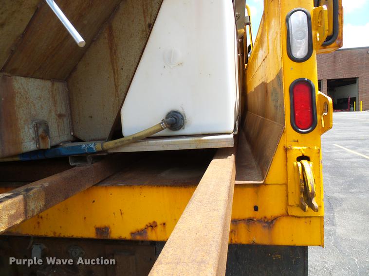 image for item DB2172 2001 International 4900 dump truck