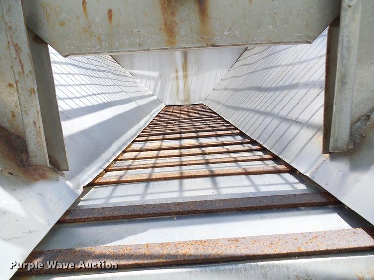 image for item DB2172 2001 International 4900 dump truck