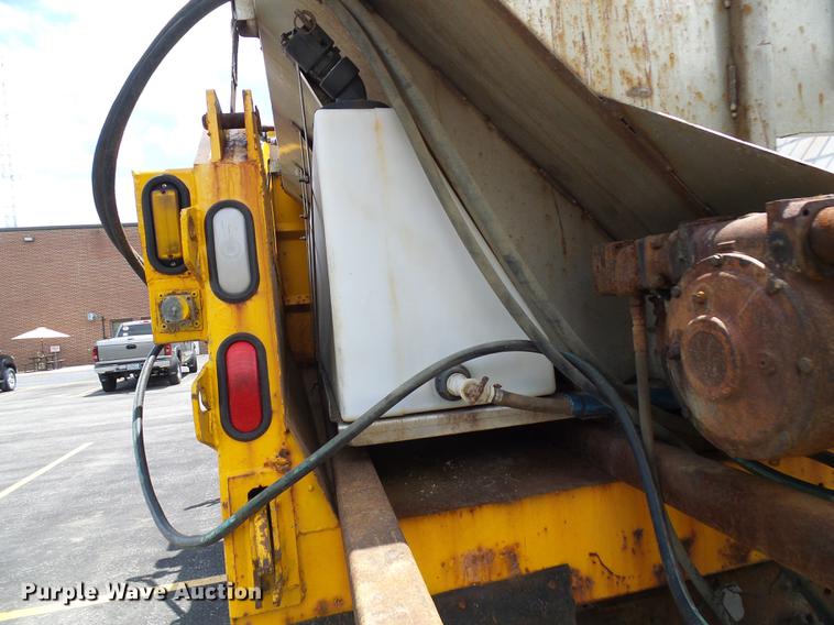 image for item DB2172 2001 International 4900 dump truck