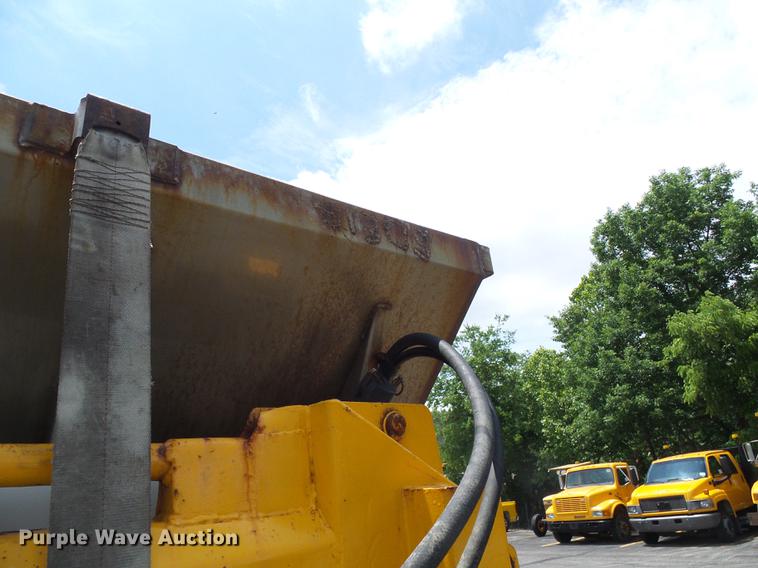 image for item DB2172 2001 International 4900 dump truck