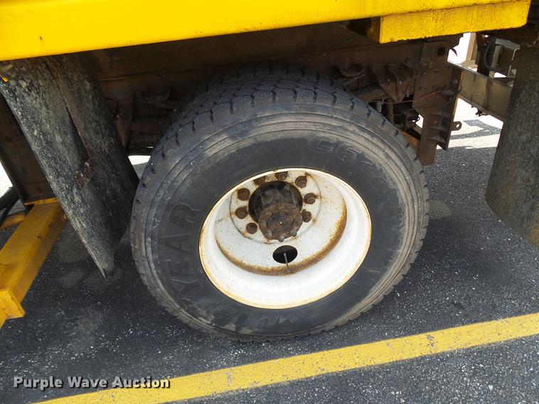 image for item DB2172 2001 International 4900 dump truck