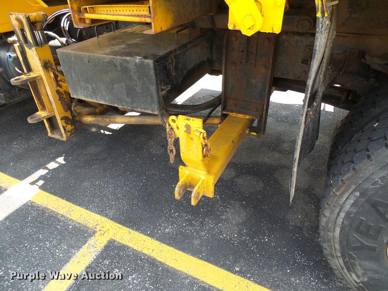 image for item DB2172 2001 International 4900 dump truck