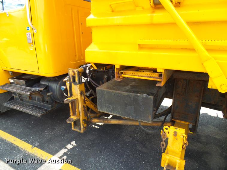 image for item DB2172 2001 International 4900 dump truck