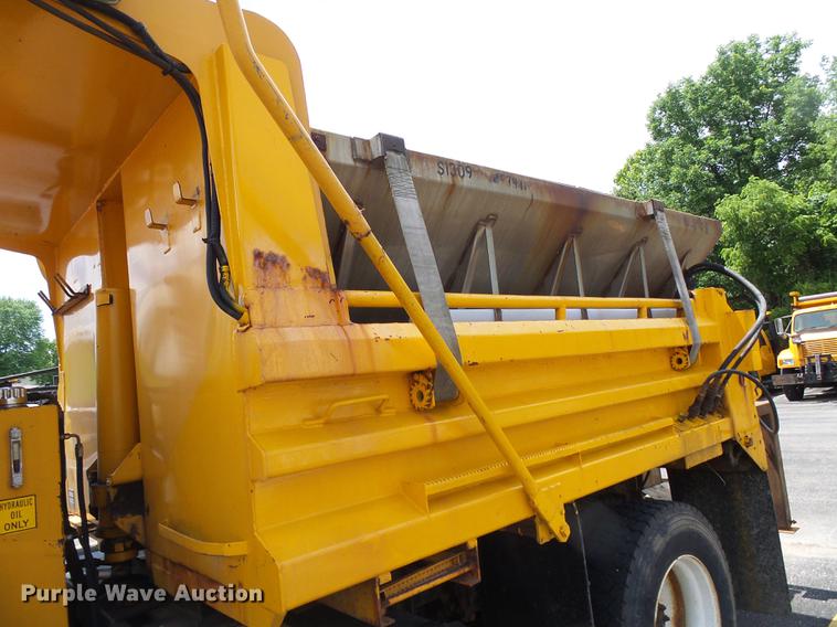 image for item DB2172 2001 International 4900 dump truck