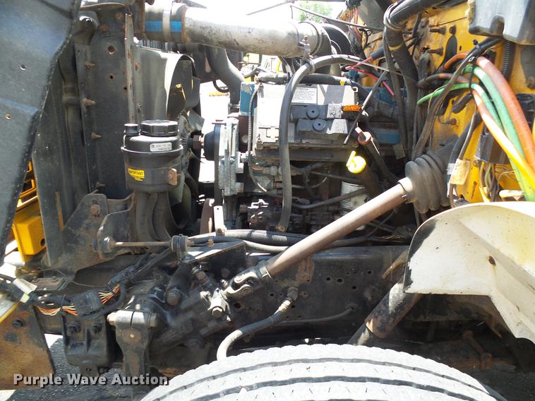 image for item DB2172 2001 International 4900 dump truck