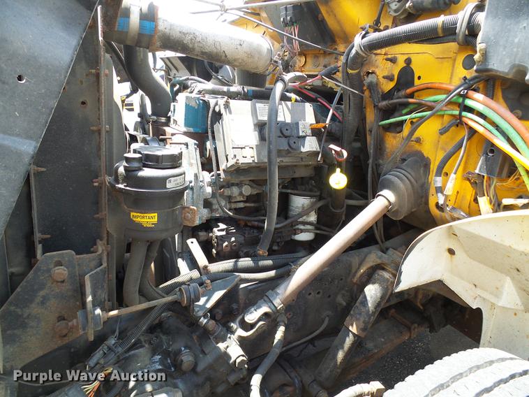 image for item DB2172 2001 International 4900 dump truck