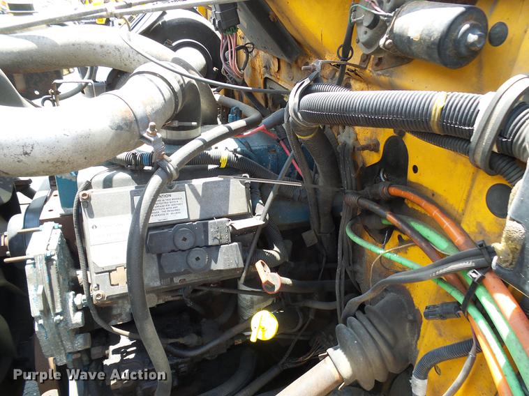 image for item DB2172 2001 International 4900 dump truck