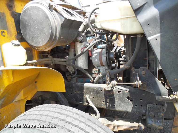 image for item DB2172 2001 International 4900 dump truck