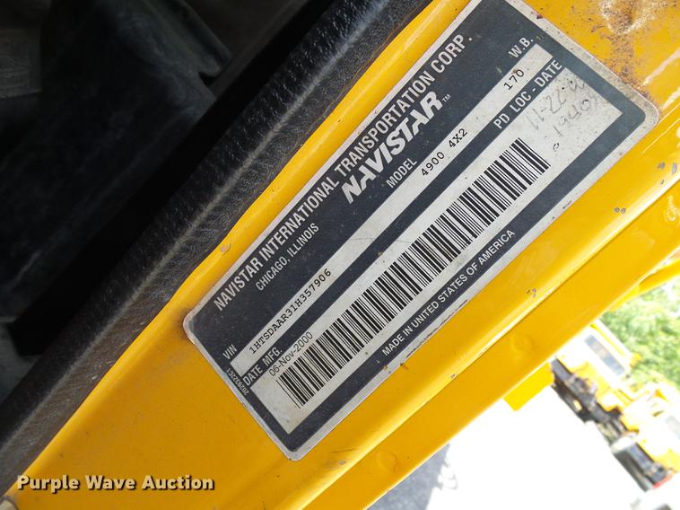 image for item DB2172 2001 International 4900 dump truck