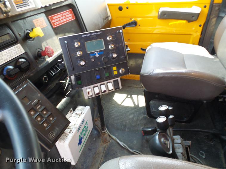 image for item DB2172 2001 International 4900 dump truck