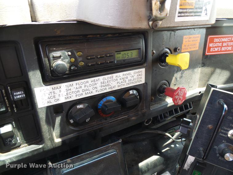 image for item DB2172 2001 International 4900 dump truck