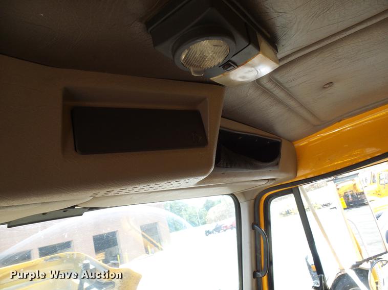 image for item DB2172 2001 International 4900 dump truck