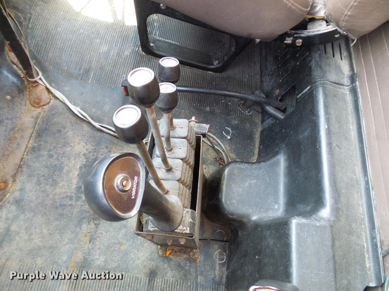 image for item DB2172 2001 International 4900 dump truck