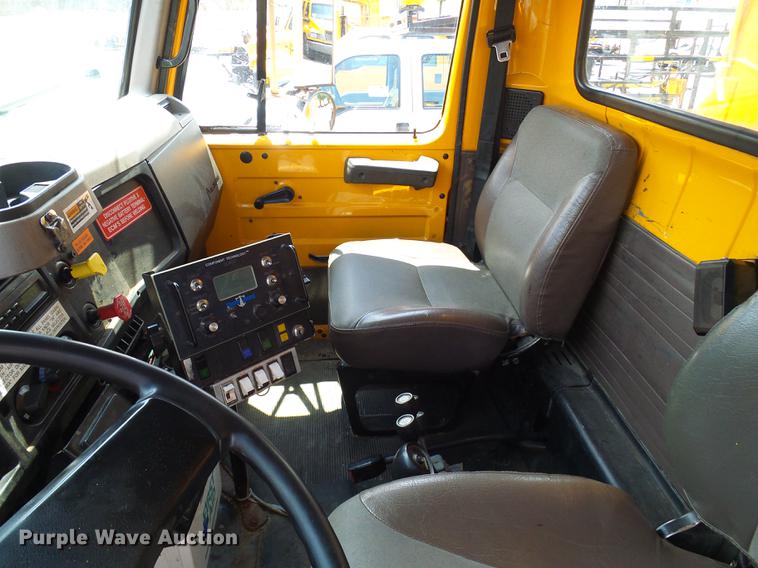 image for item DB2172 2001 International 4900 dump truck