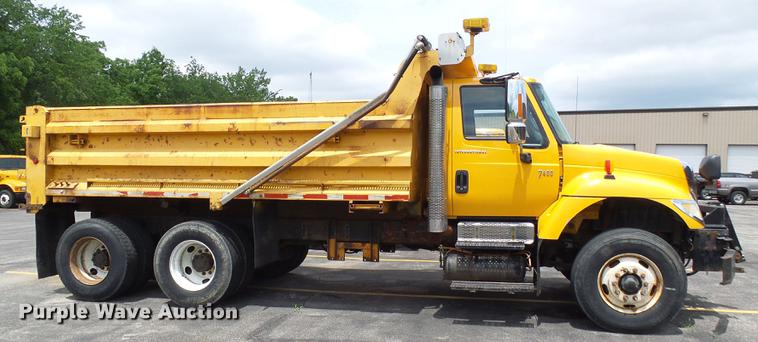image for item DB2173 2005 International 7400 dump truck