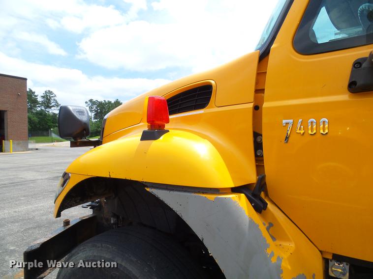 image for item DB2173 2005 International 7400 dump truck