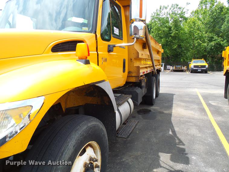 image for item DB2173 2005 International 7400 dump truck
