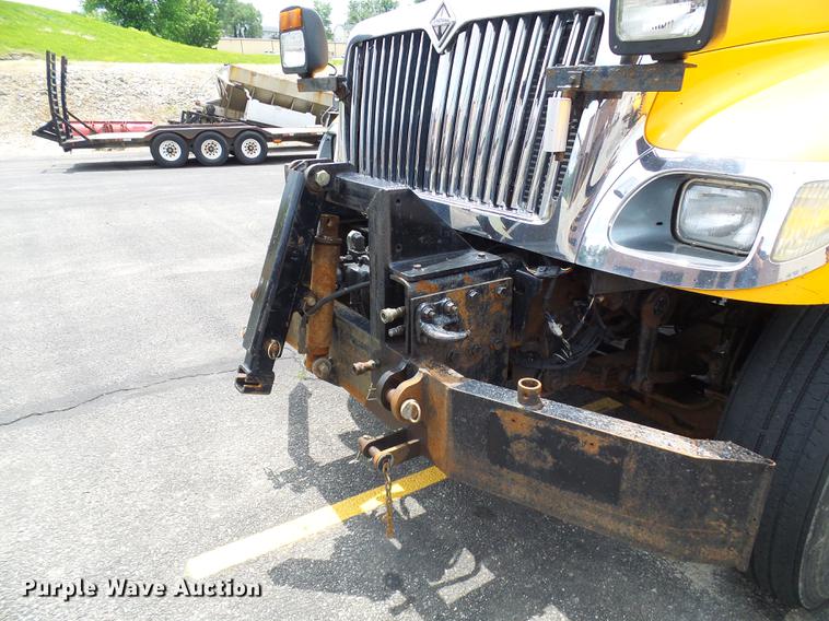 image for item DB2173 2005 International 7400 dump truck