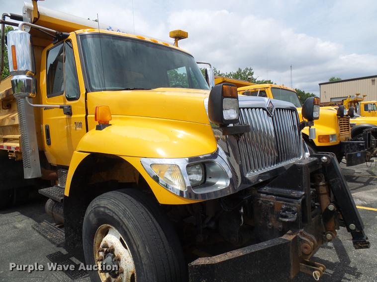 image for item DB2173 2005 International 7400 dump truck