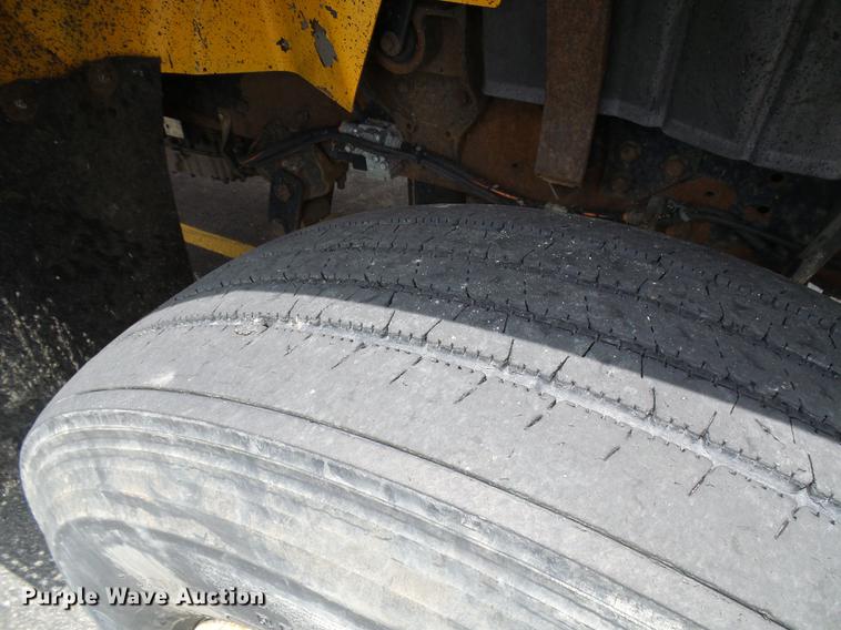 image for item DB2173 2005 International 7400 dump truck