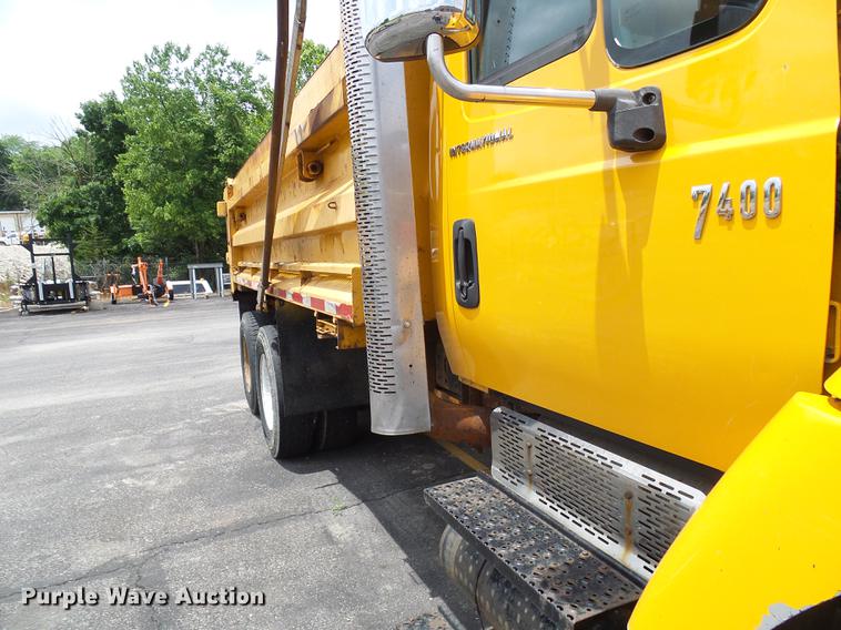 image for item DB2173 2005 International 7400 dump truck