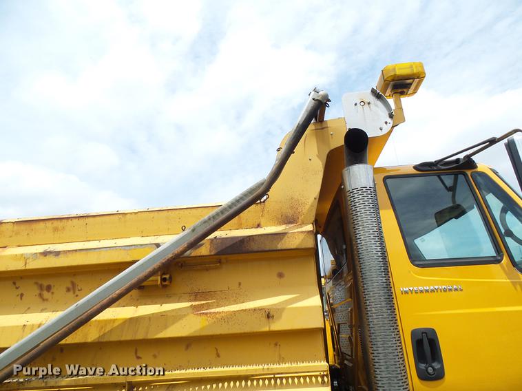 image for item DB2173 2005 International 7400 dump truck
