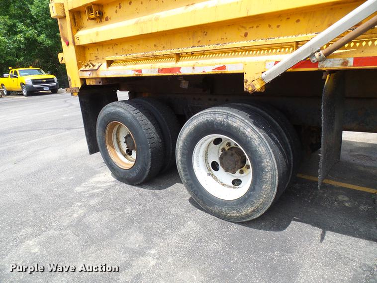 image for item DB2173 2005 International 7400 dump truck