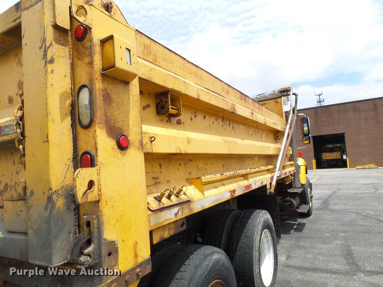 image for item DB2173 2005 International 7400 dump truck
