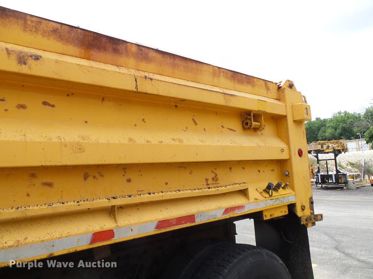 image for item DB2173 2005 International 7400 dump truck