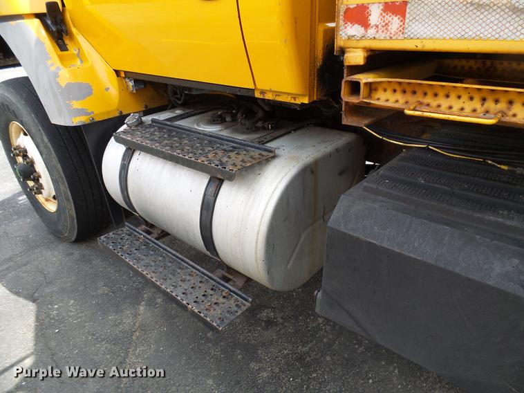 image for item DB2173 2005 International 7400 dump truck