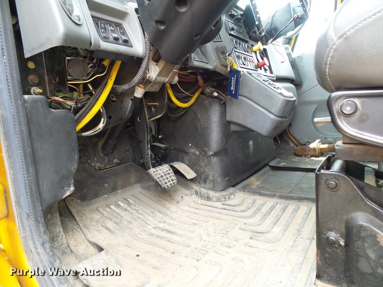 image for item DB2173 2005 International 7400 dump truck