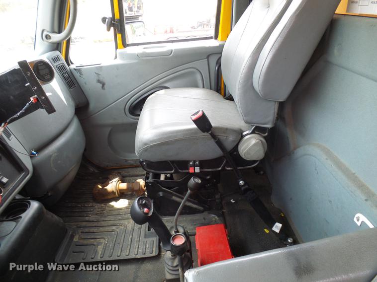 image for item DB2173 2005 International 7400 dump truck