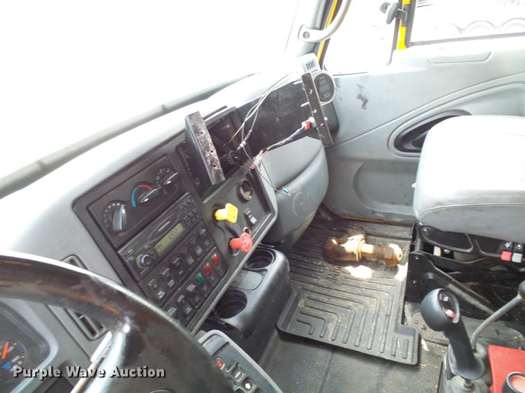 image for item DB2173 2005 International 7400 dump truck