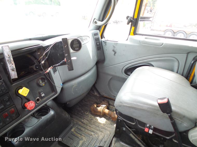 image for item DB2173 2005 International 7400 dump truck