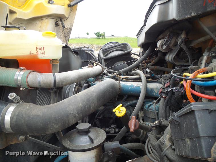 image for item DB2173 2005 International 7400 dump truck