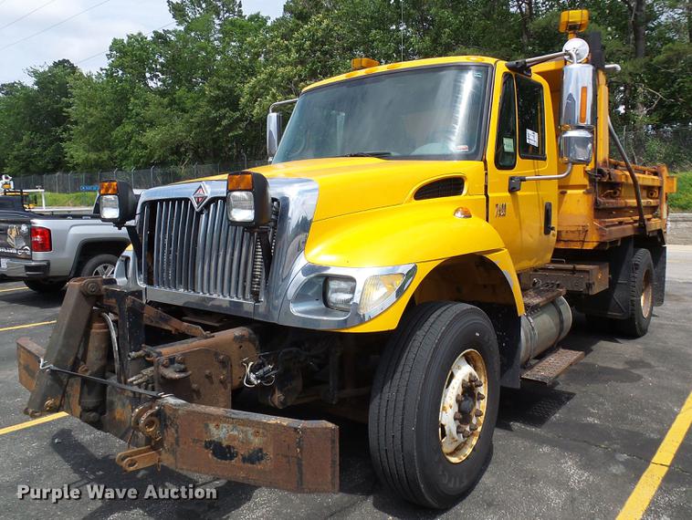 image for item DB2176 2003 International 7400 dump truck