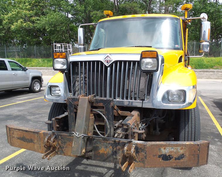 image for item DB2176 2003 International 7400 dump truck