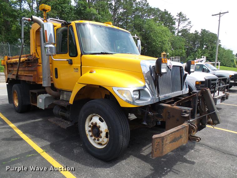 image for item DB2176 2003 International 7400 dump truck