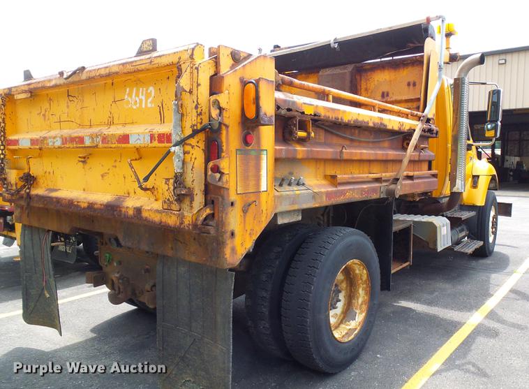 image for item DB2176 2003 International 7400 dump truck
