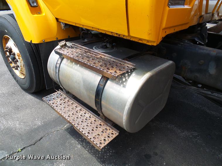 image for item DB2176 2003 International 7400 dump truck